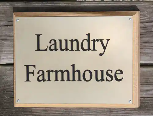 title here Engraved brass plaque on wooden plinth