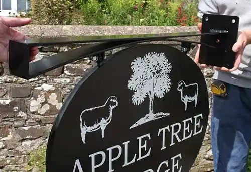 Simple Sign Bracket