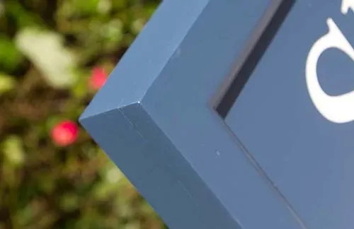 Clos-up view of the frame edge. Close-up of Frame Edge